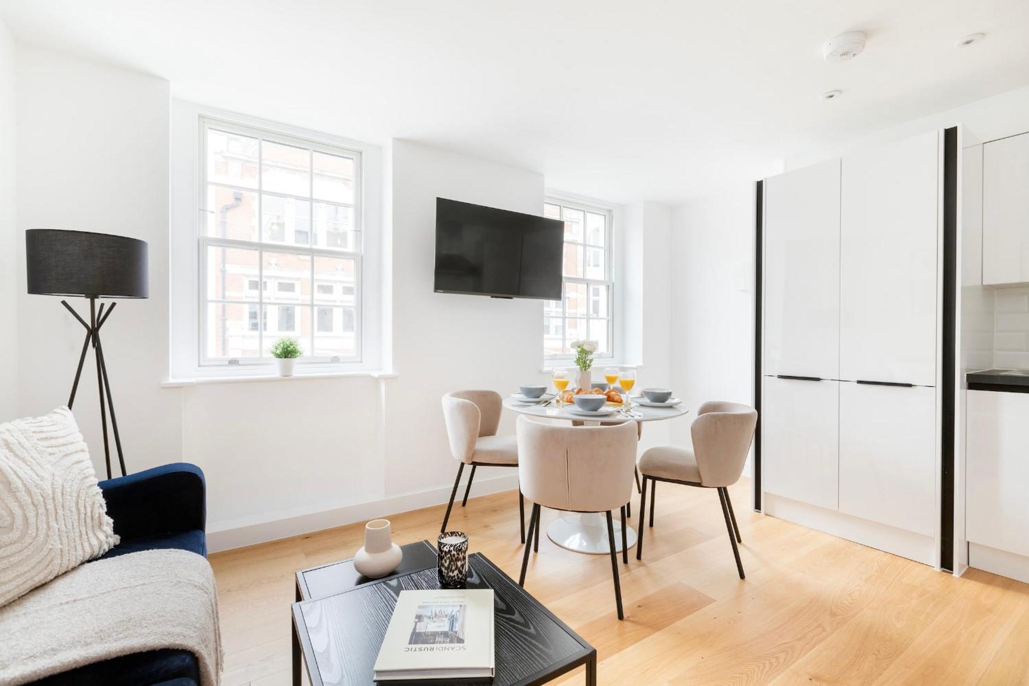 Fitzrovia With Balcony - Cityapartmentstay Londra Dış mekan fotoğraf