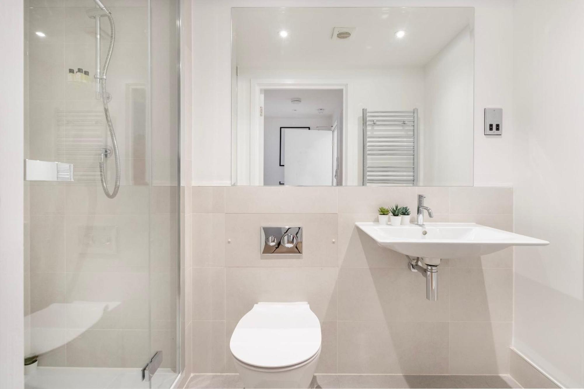 Fitzrovia With Balcony - Cityapartmentstay Londra Dış mekan fotoğraf