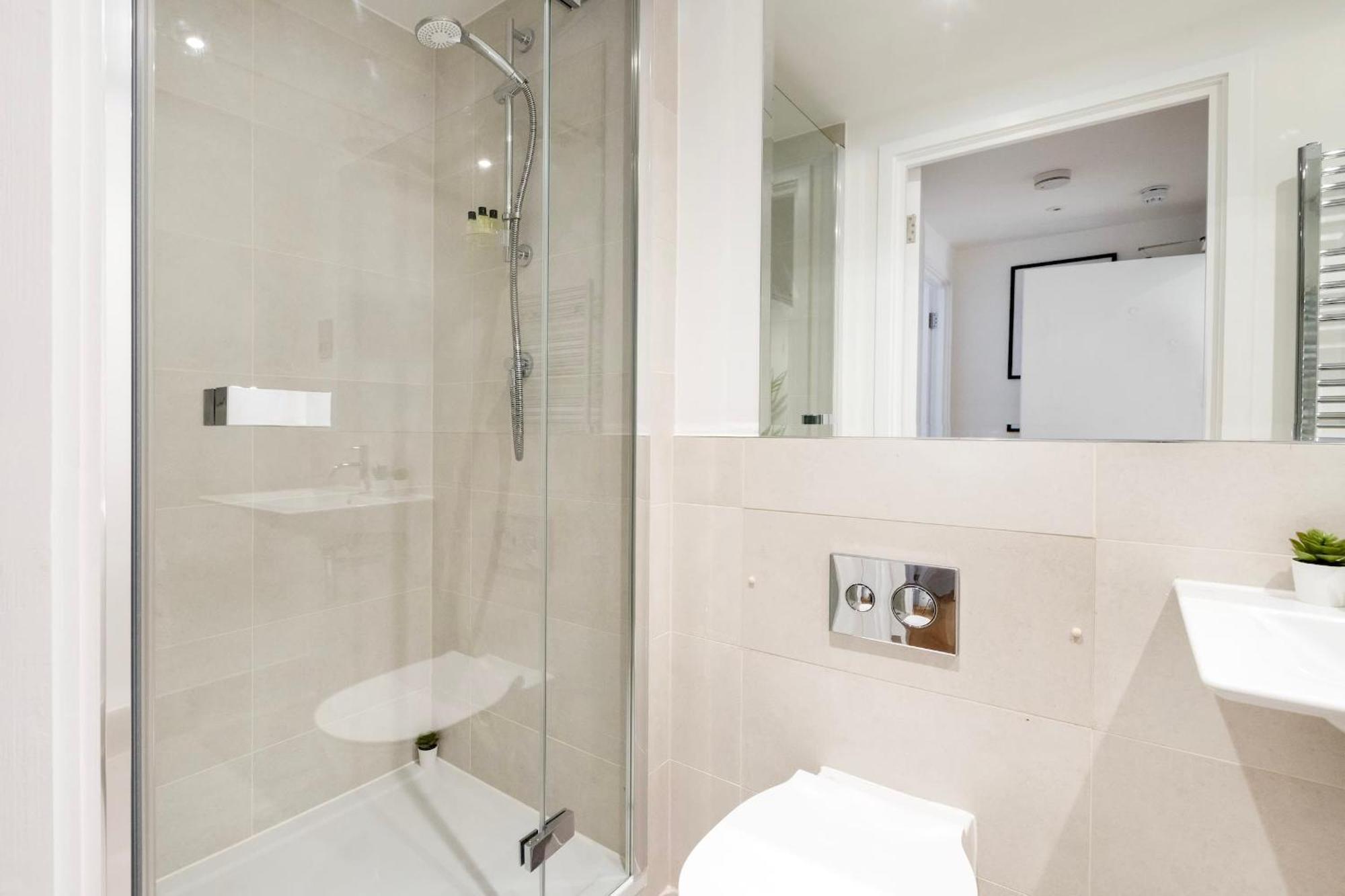 Fitzrovia With Balcony - Cityapartmentstay Londra Dış mekan fotoğraf