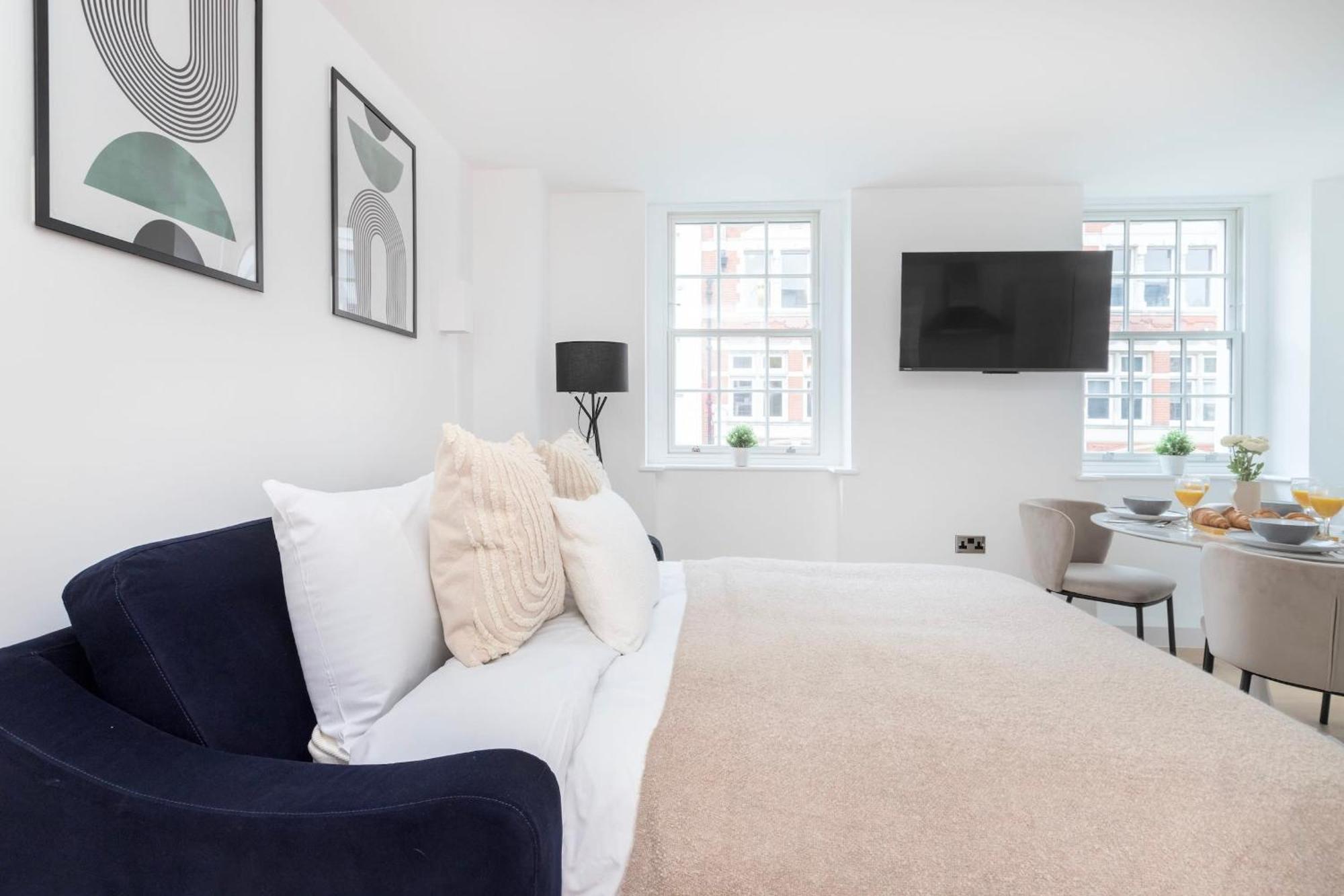 Fitzrovia With Balcony - Cityapartmentstay Londra Dış mekan fotoğraf