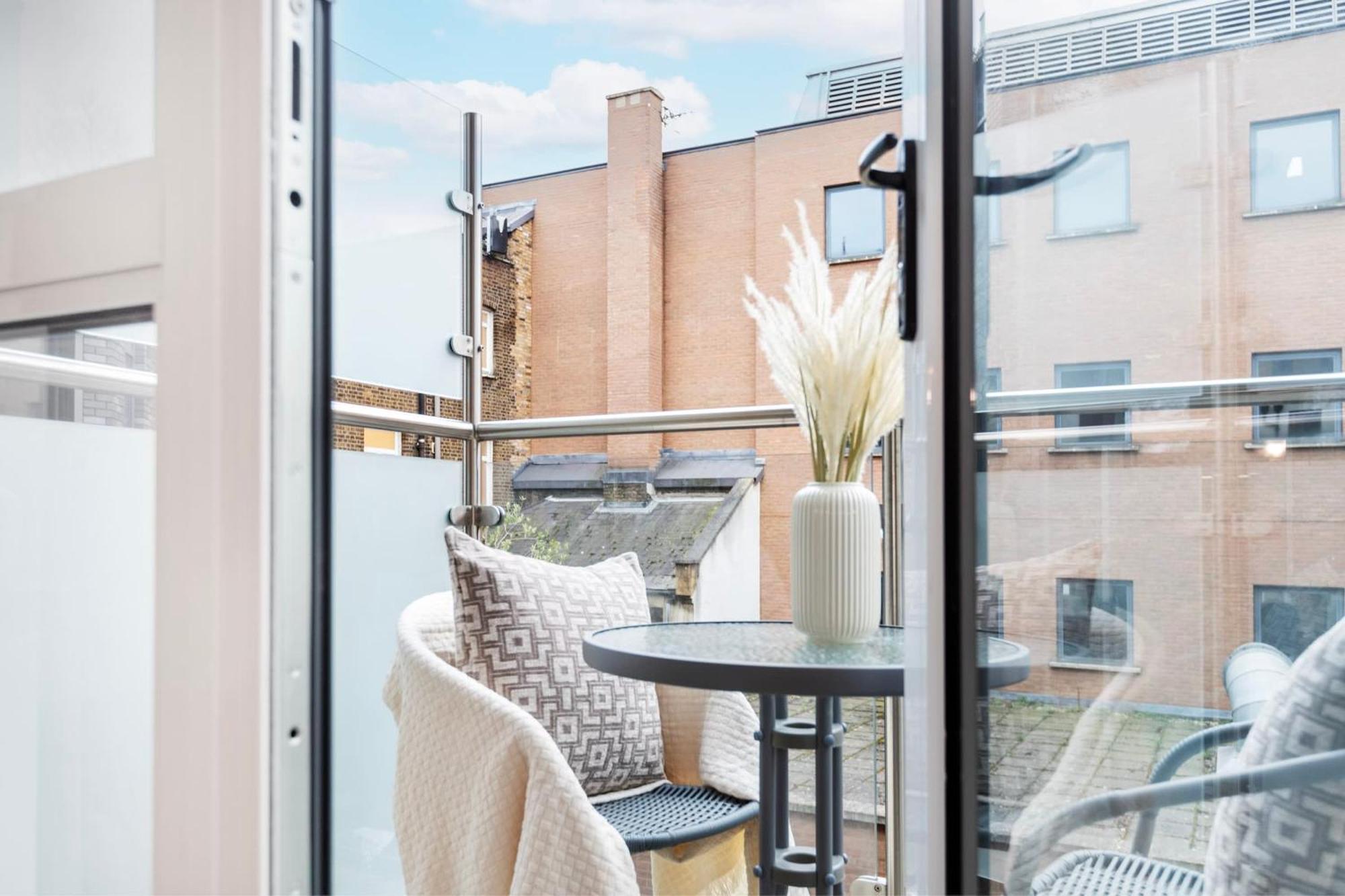 Fitzrovia With Balcony - Cityapartmentstay Londra Dış mekan fotoğraf